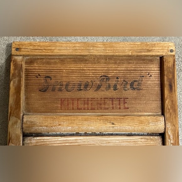 RARE Early 1900’s Rustic “Snowbird” Wooden Washboard - Picture 6 of 10